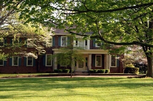 Charred Oaks Inn in Versailles, United States