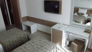 Minibar, coffre-forts dans les chambres, bureau