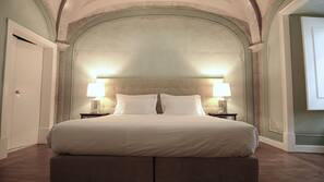 1 bedroom, down duvet, desk, free WiFi