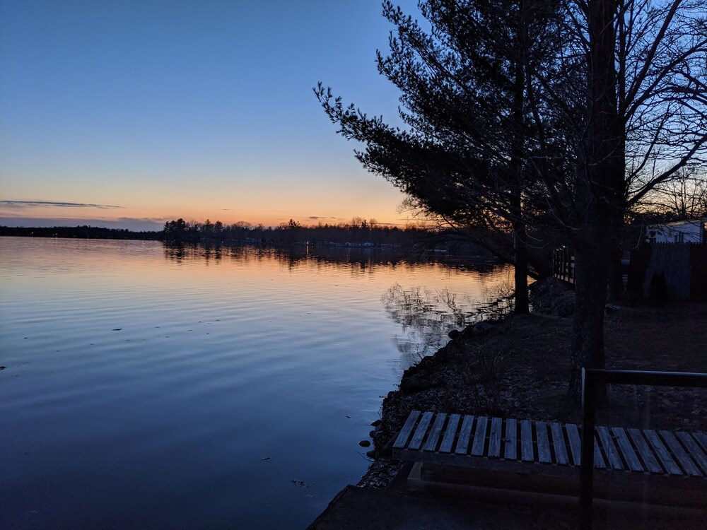 Lakefront Cottage with Sunset Views, Cadillac 130 Room Prices