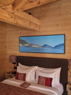 Superior Double Room, Balcony | In-room safe, individually decorated, desk, blackout drapes