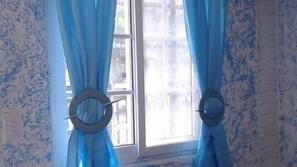 Televisión de pantalla plana de 32 pulgadas con canales por cable
