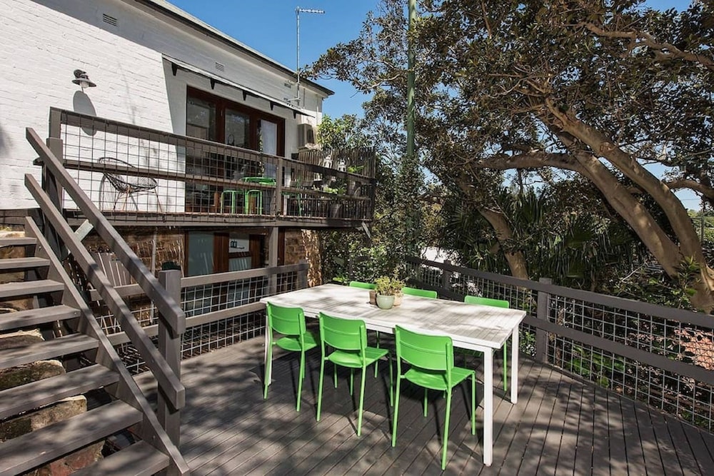 Historic 1890s House With Terraced Backyard Deck H346