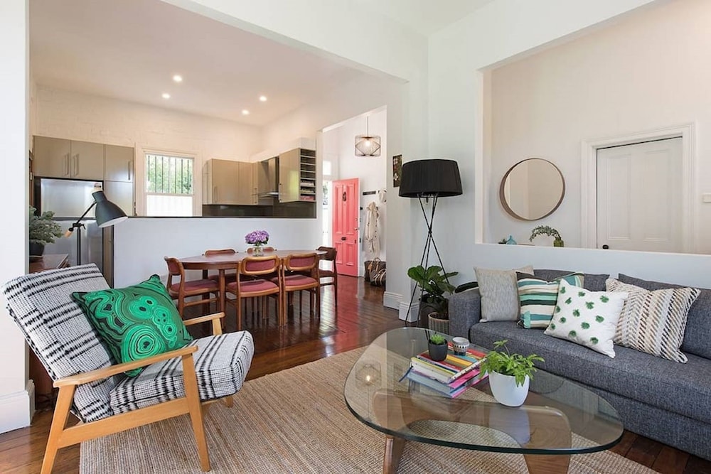 Historic 1890s House With Terraced Backyard Deck H346