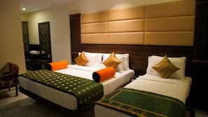 1 bedroom, premium bedding, in-room safe, desk