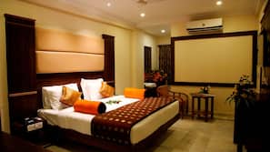 1 bedroom, premium bedding, in-room safe, desk
