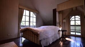 4 bedrooms, blackout drapes, free WiFi