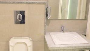Shower, free toiletries