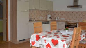 Kühlschrank, Ofen, Geschirrspüler, Hochstuhl