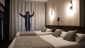 Premium bedding, in-room safe, iron/ironing board, free WiFi