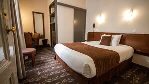 Premium bedding, in-room safe, iron/ironing board, free WiFi