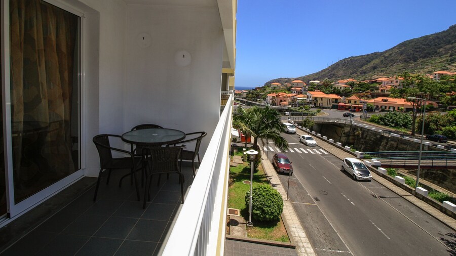 Luis Place Machico by Analodges