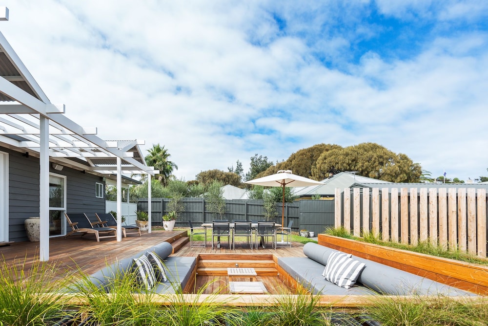 The Deck on Donalda