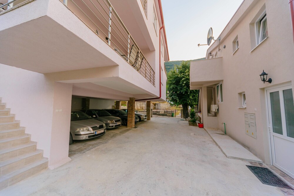 Photo - Paradise Bay Apartments