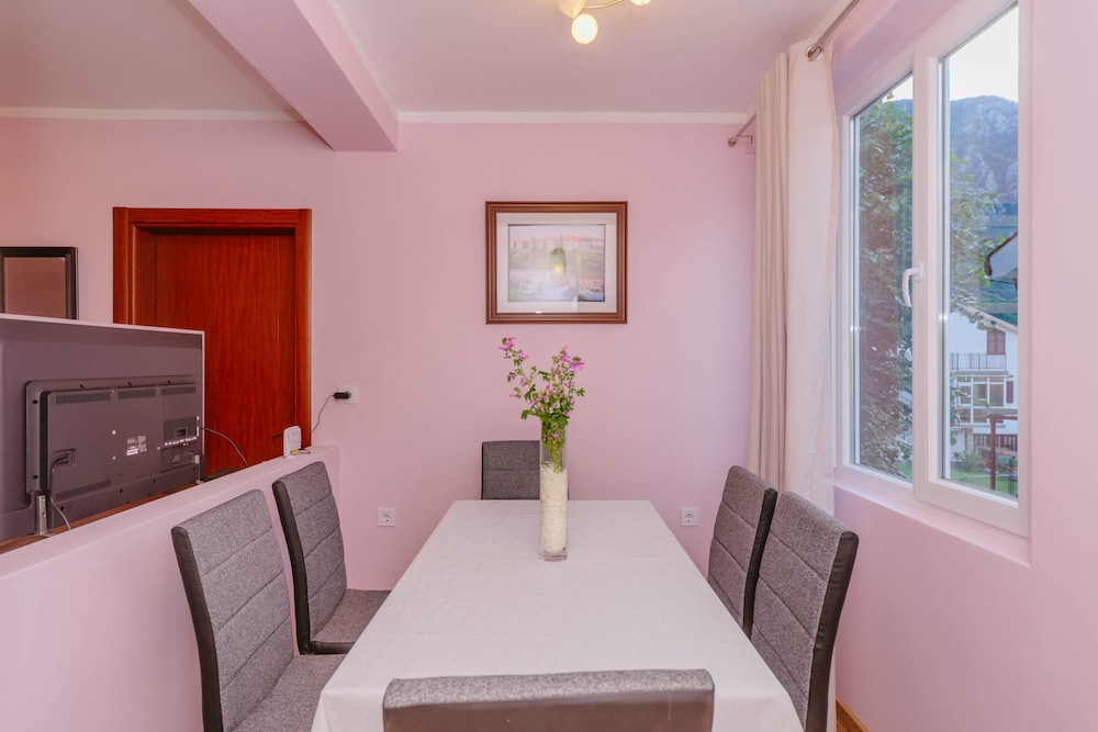 Photo - Paradise Bay Apartments