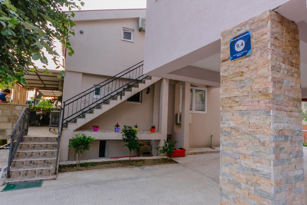 Photo - Paradise Bay Apartments