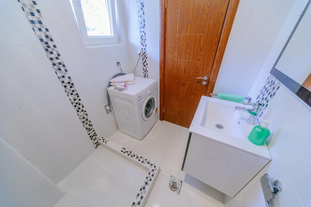 Photo - Paradise Bay Apartments