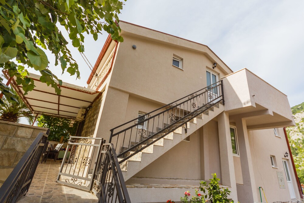 Photo - Paradise Bay Apartments