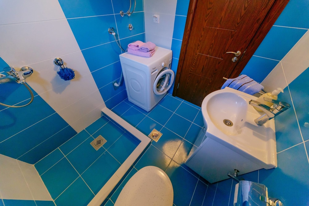 Photo - Paradise Bay Apartments