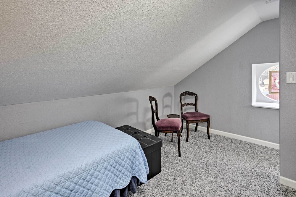 Historic Laramie Condo 3 Blocks to Downtown & UW, Laramie Room