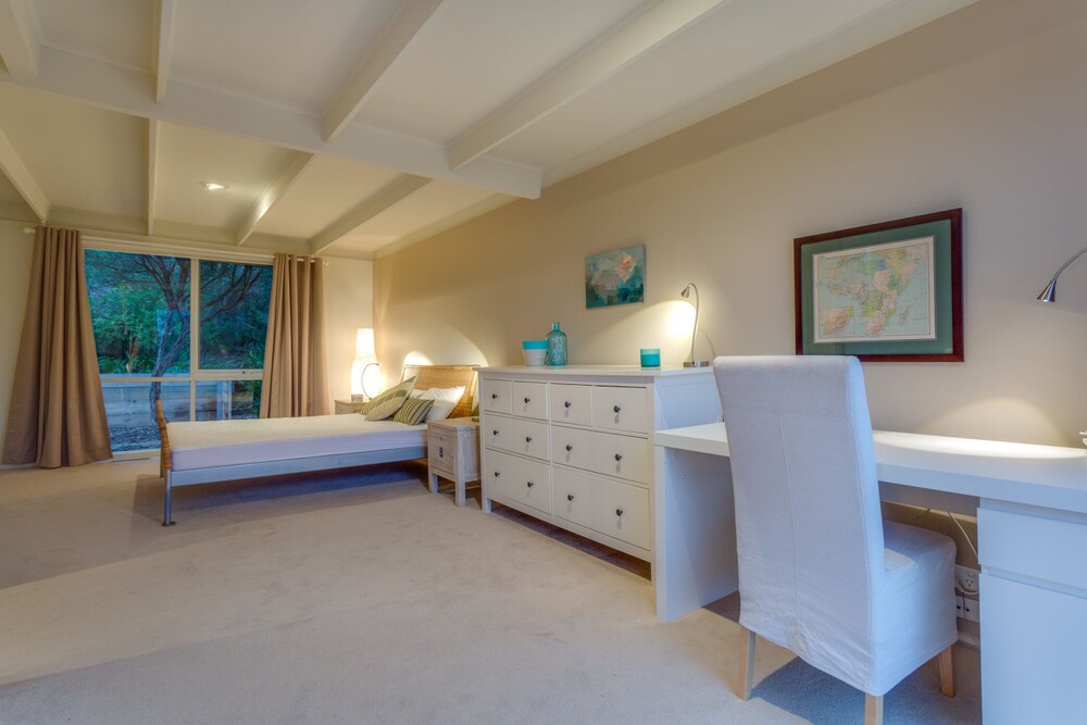 Banksia Back Beach House