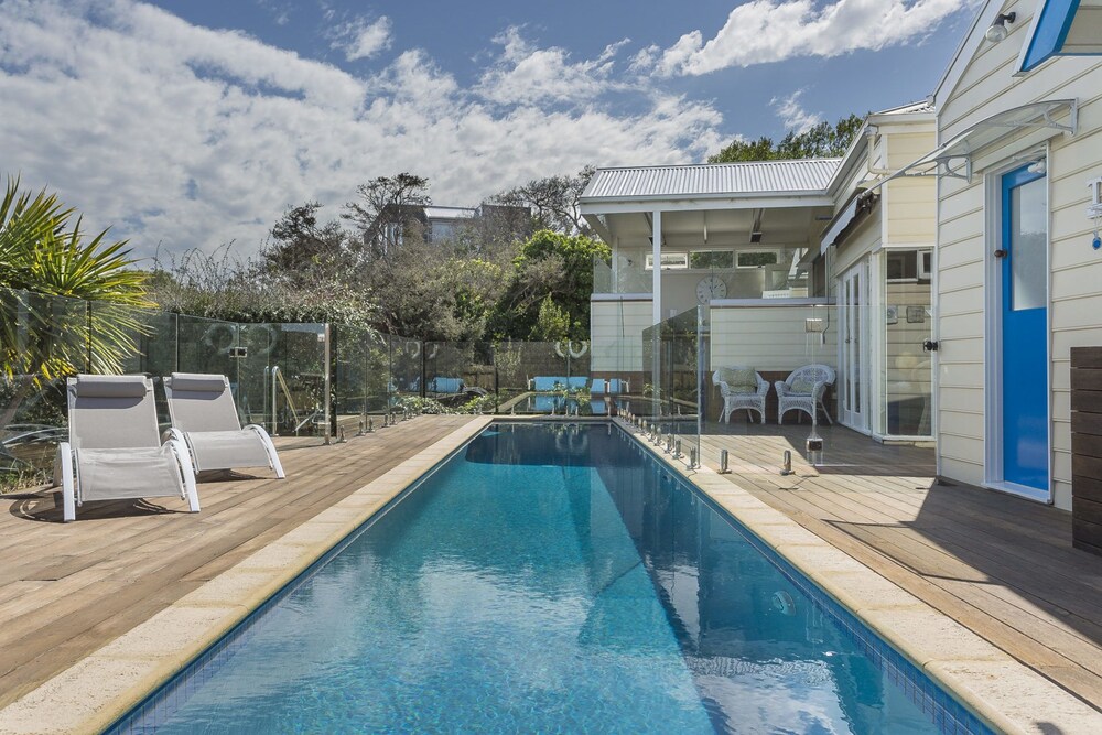 Nautilus - sparkling pool and walk to Sorrento