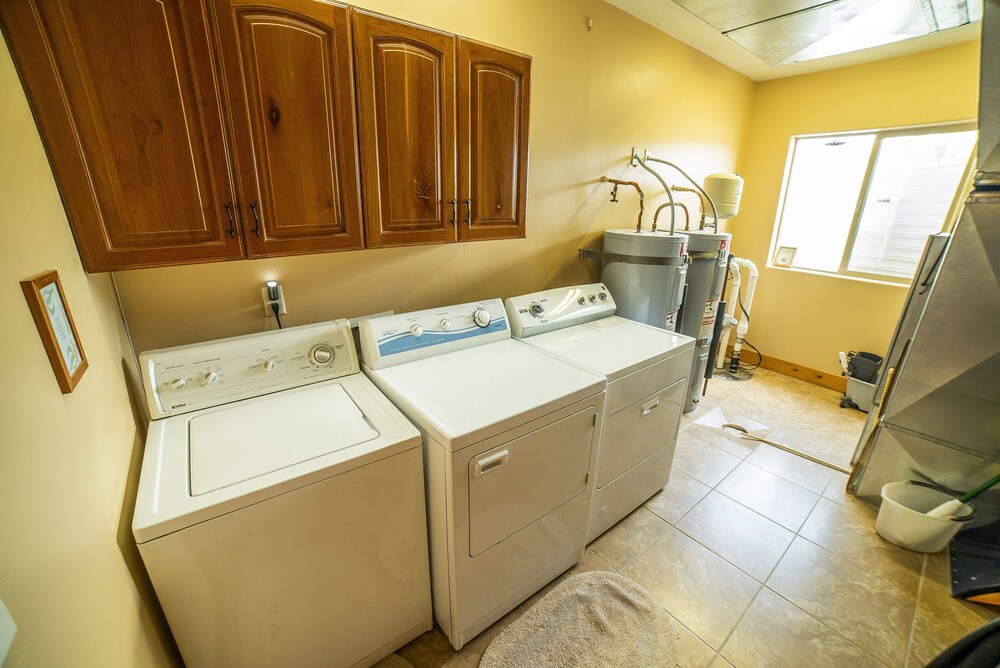 Luxury Cabin Between Bryce Canyon & Zion National Park in Duck Creek