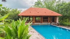 Outdoor pool, open 6 AM to 10:00 PM, sun loungers