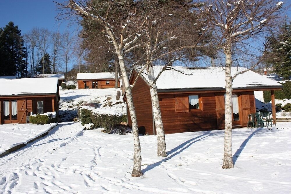 Volcans - Vacances - Les chalets du Lac in Aydat, France