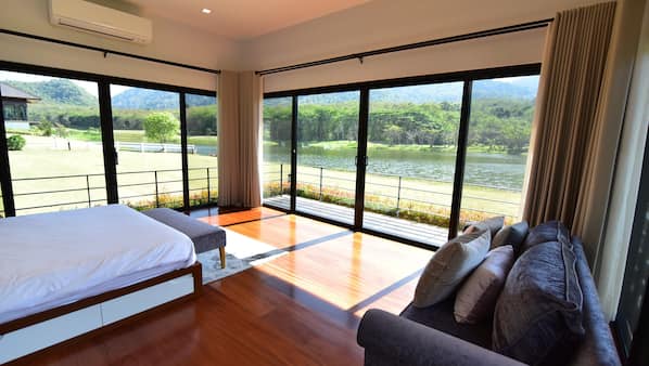 Blackout drapes, rollaway beds, free WiFi