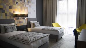 Minibar, coffre-forts dans les chambres, bureau