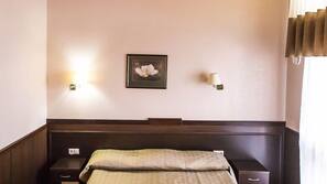Desk, iron/ironing board, rollaway beds, free WiFi