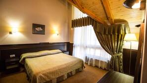 Desk, iron/ironing board, rollaway beds, free WiFi