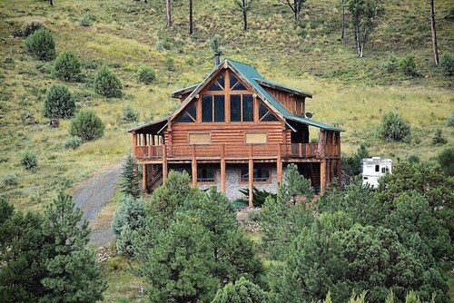 Great Place to stay High Lonesome 3 Bedrooms 3 Bathrooms Cabin near Alto 