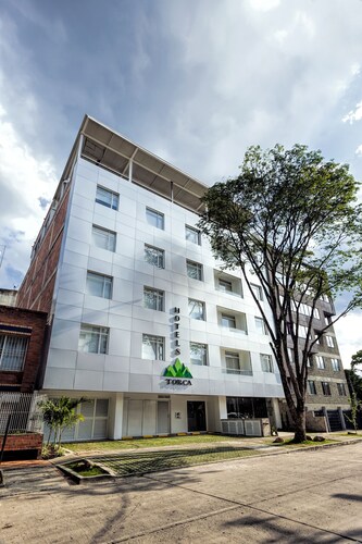 visit holguines trade center in cali