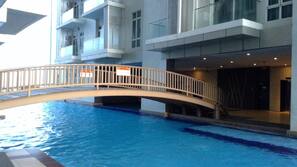 Outdoor pool, an infinity pool