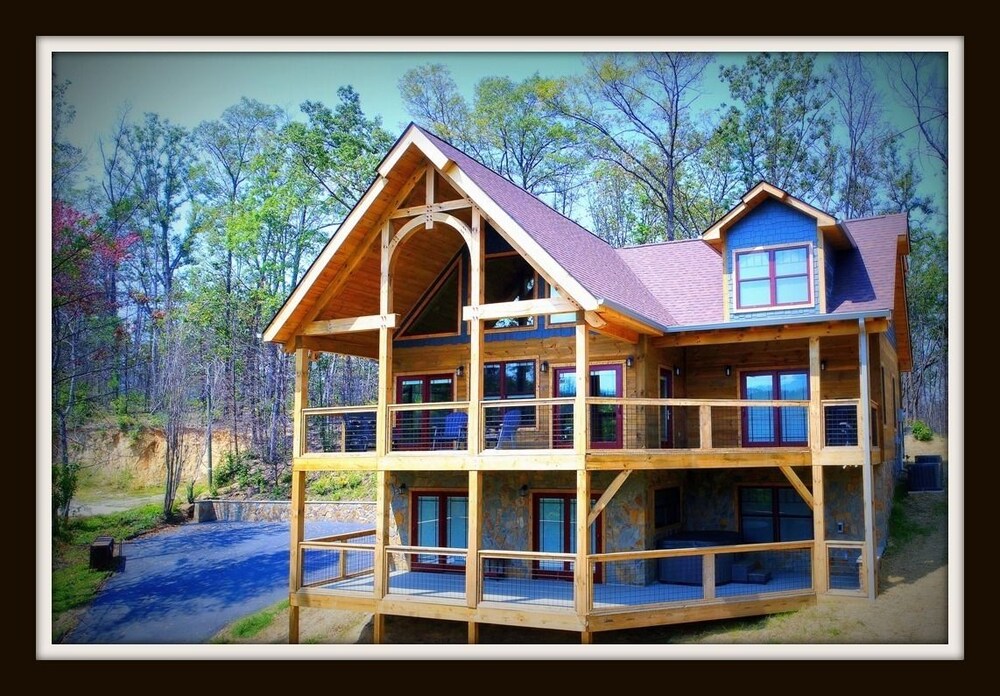 Five Bears Den 3 Bedrooms 3 5 Bathrooms Cabin In Gatlinburg