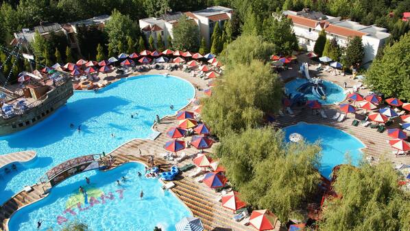 5 outdoor pools