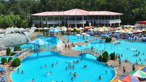 5 outdoor pools