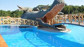 5 outdoor pools