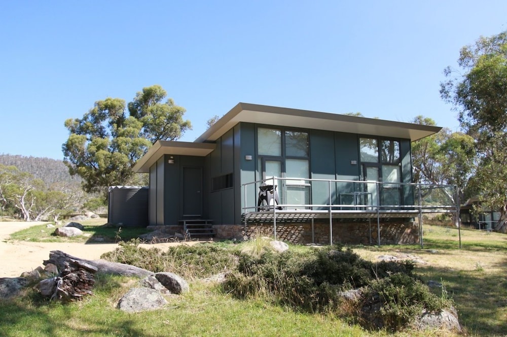 Ecocrackenback 18 'Sustainable chalet close to the slopes.'