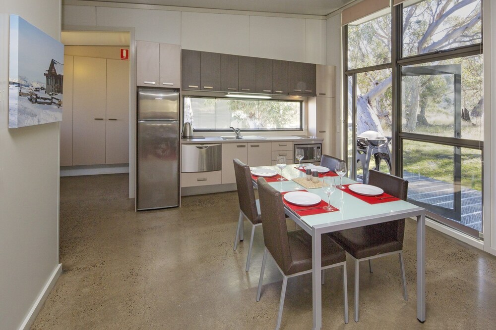 Ecocrackenback 18 'Sustainable chalet close to the slopes.'