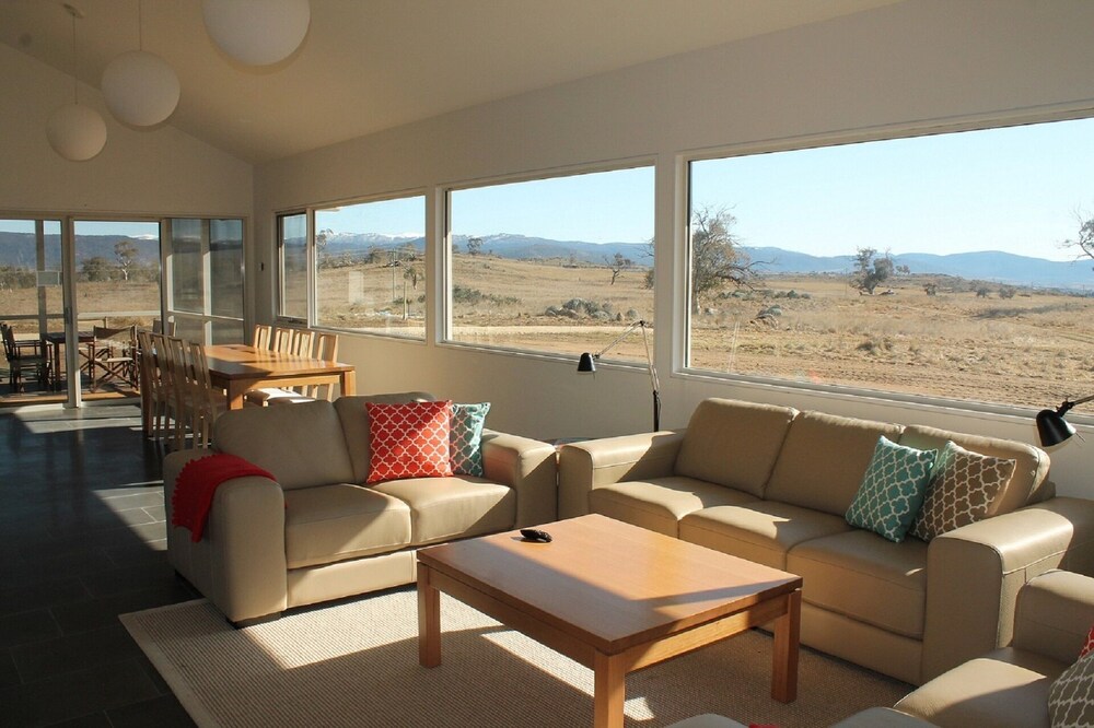 Manna Tree Farm -modern home with majestic views in stunning countryside