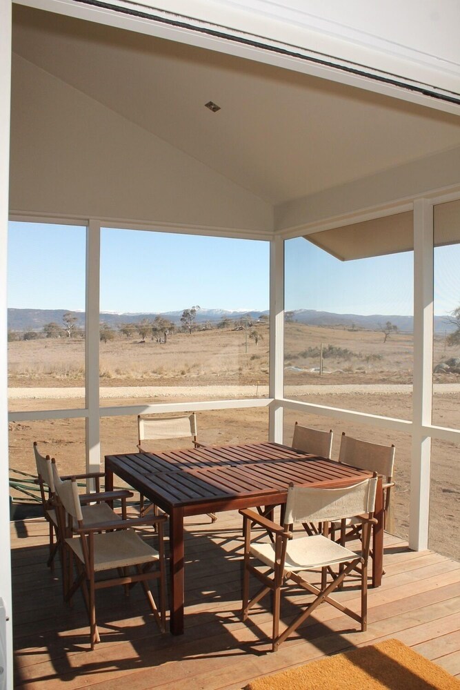 Manna Tree Farm -modern home with majestic views in stunning countryside