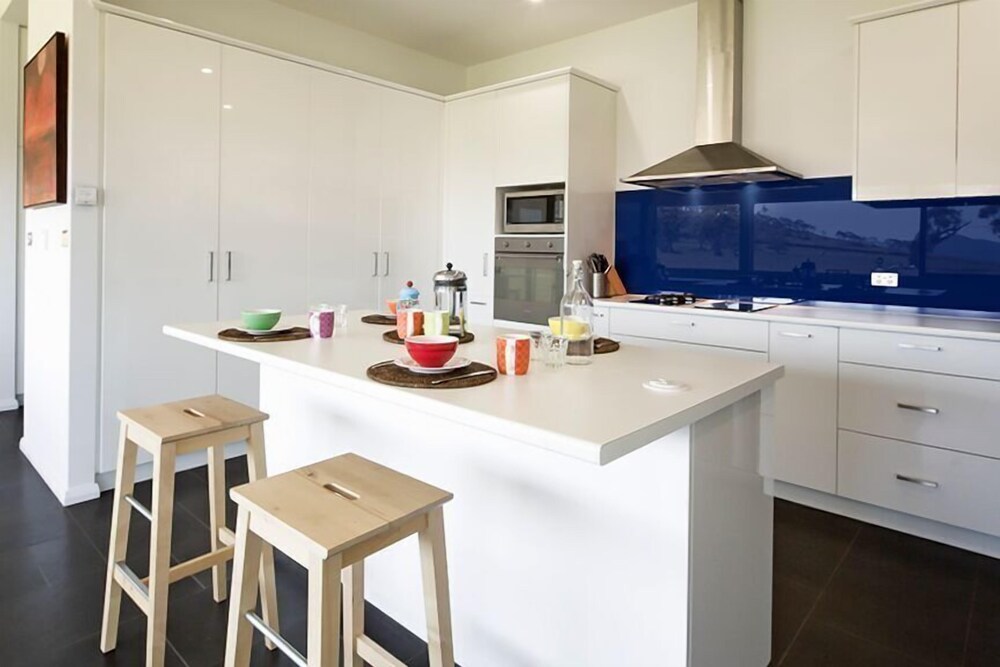 Manna Tree Farm -modern home with majestic views in stunning countryside