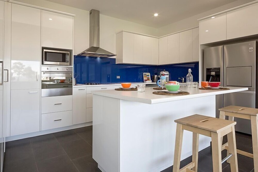 Manna Tree Farm -modern home with majestic views in stunning countryside