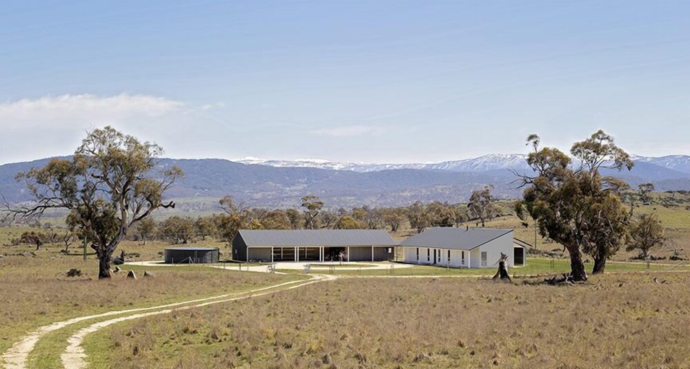 Manna Tree Farm -modern home with majestic views in stunning countryside