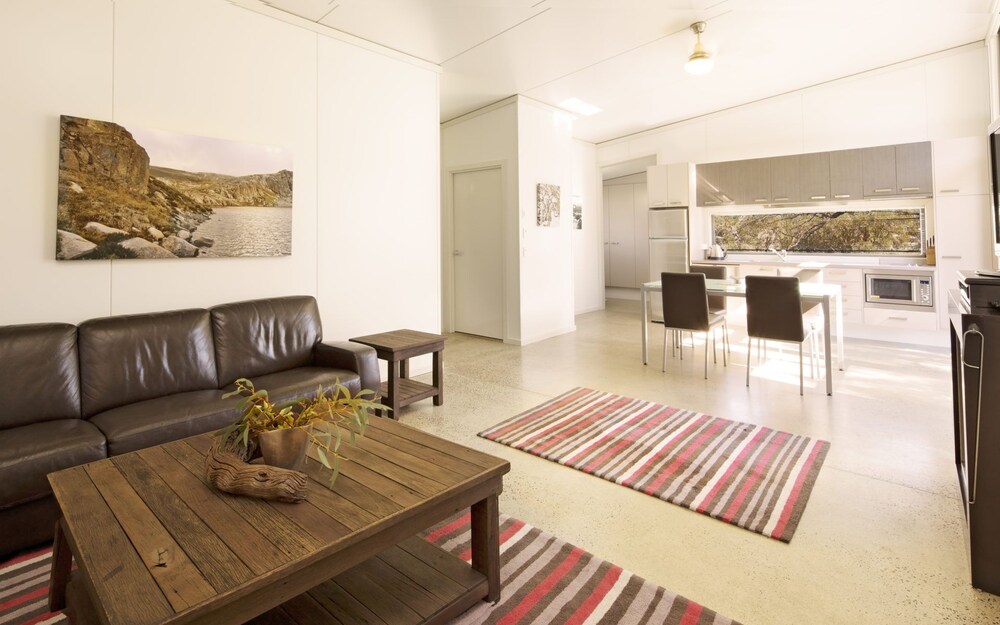 Ecocrackenback 19 'Sustainable chalet close to the slopes.'