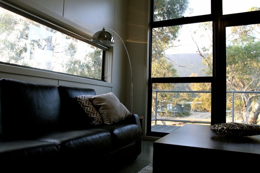 Ecocrackenback 19 'Sustainable chalet close to the slopes.'