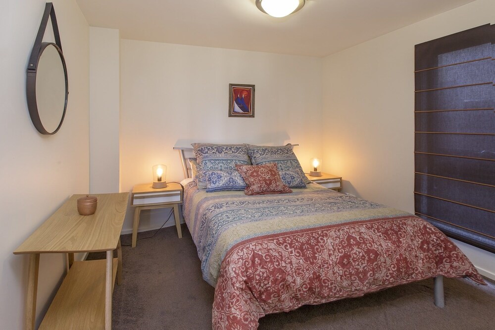 Ned Kelly's Retreat - Sophisticated style with modern convenience and magical outlook